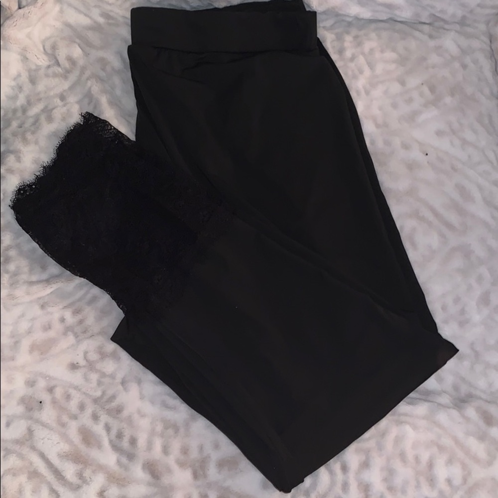Plus leggings with lace ankles